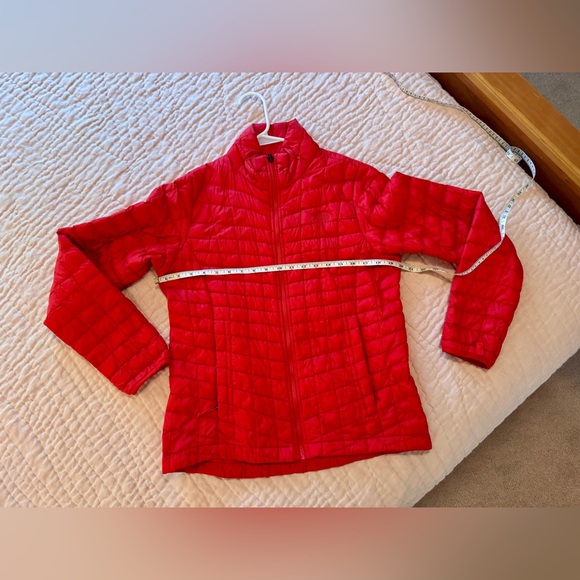 North Face Women’s Red Thermoball Puffer Jacket Full Zip - Medium - Picture 10 of 13